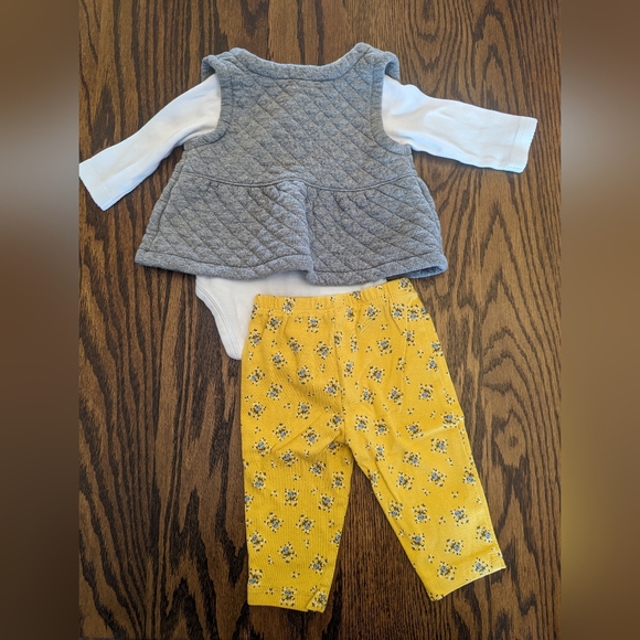 Carter's 6m outfit - Picture 2 of 4